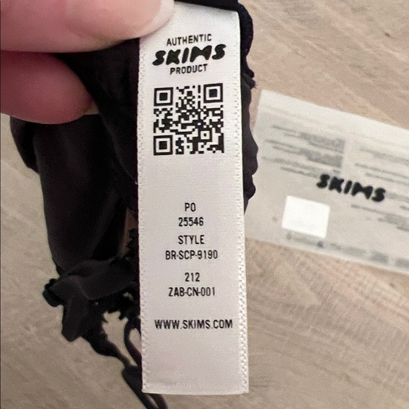 🖤NWT Skims Fits Everybody Lace Bralette Black Onyx Size LARGE - Picture 11 of 11